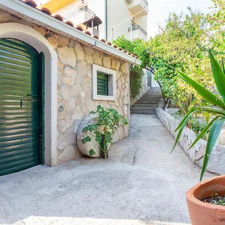 Sea And Lemon Tree Apartment