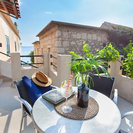 Sea And Lemon Tree Apartmán