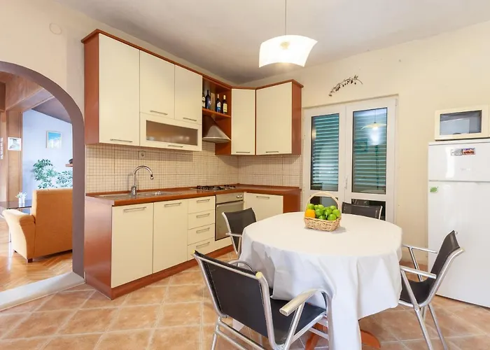 Sea And Lemon Tree Apartment