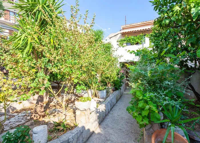 Sea And Lemon Tree Apartment
