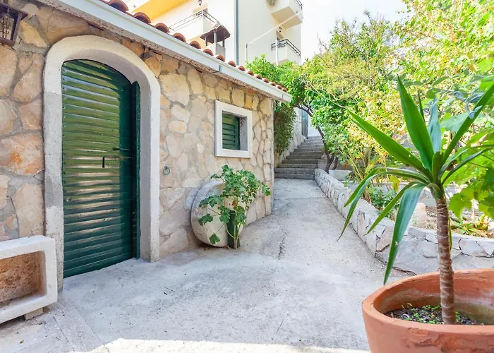 Sea And Lemon Tree Apartment