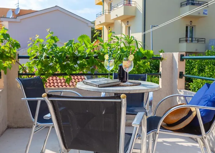 Sea And Lemon Tree Apartment Drašnice
