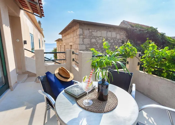 Sea And Lemon Tree Apartmán